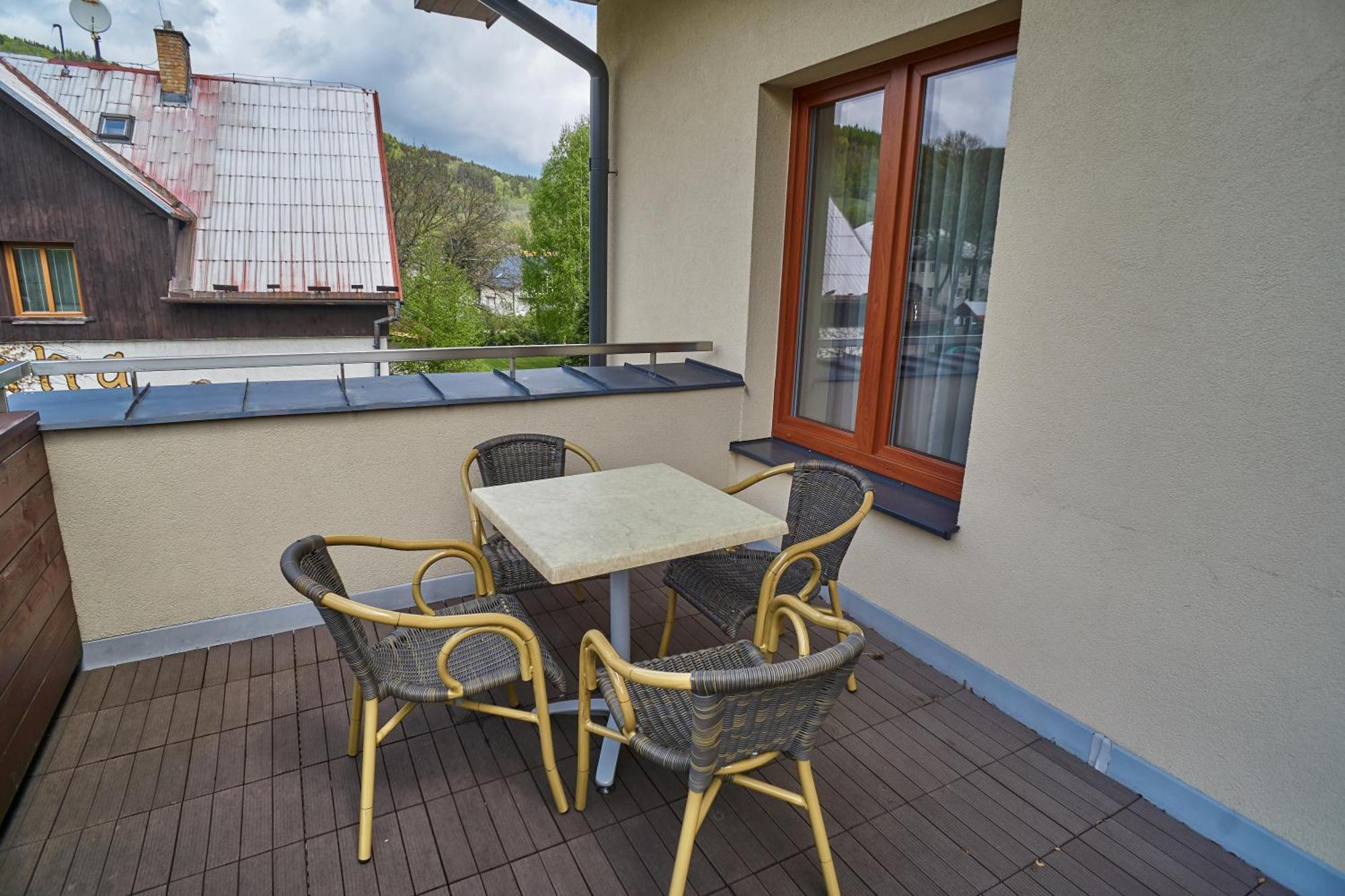 Hotel Toc Lipova Lazne Εξωτερικό φωτογραφία