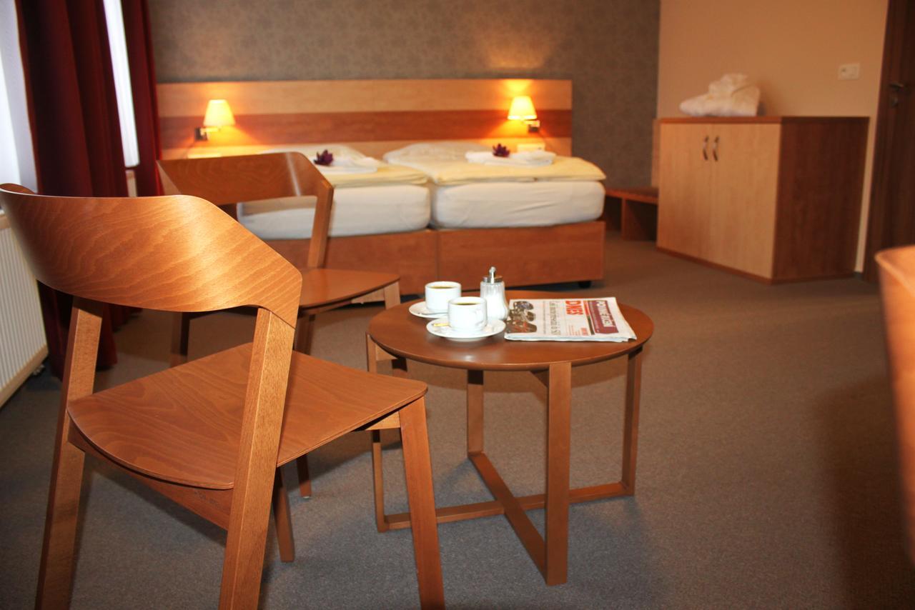 Hotel Toc Lipova Lazne Εξωτερικό φωτογραφία
